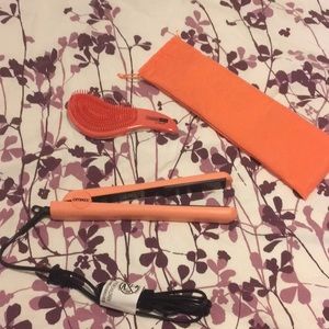 Brand new amika coral flat iron
